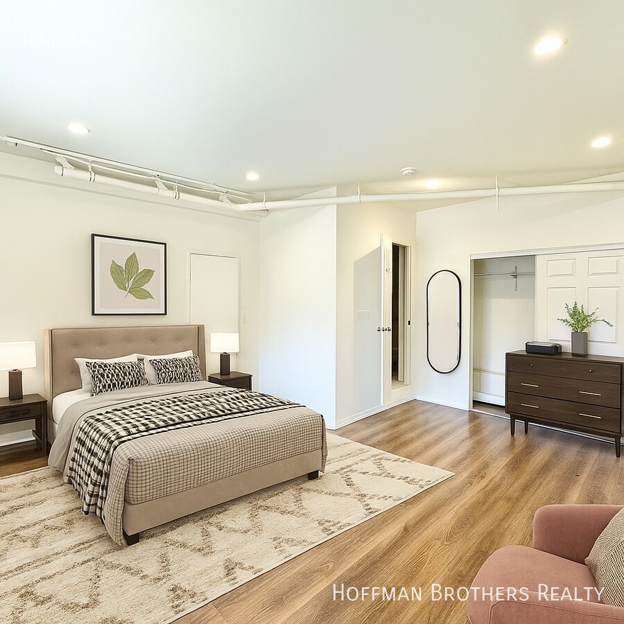 Building Photo - 1023 Larch St