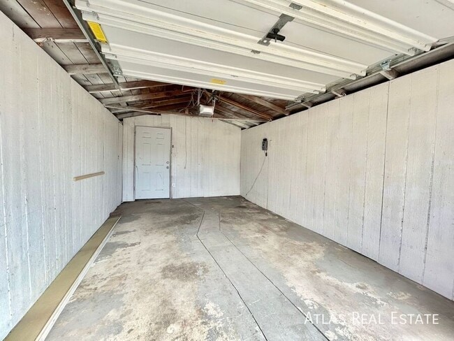 Building Photo - 1553 Ulster St