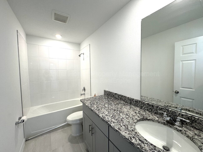 Building Photo - 2958 Sunstar Dr
