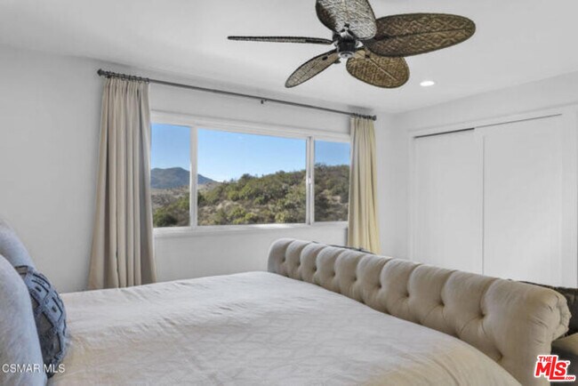 Building Photo - 987 Brookview Ave