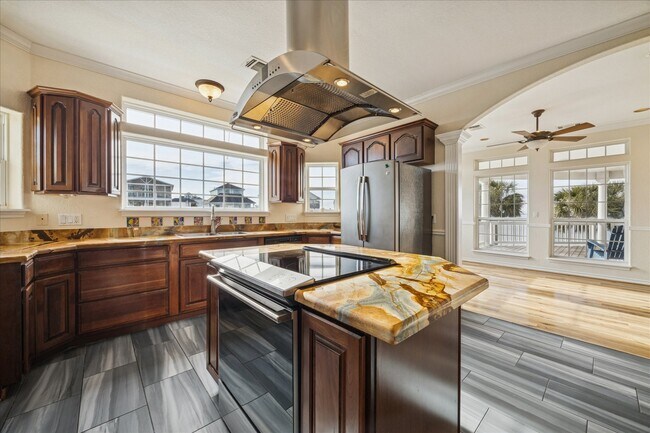 Building Photo - 22621 Bay Point Dr