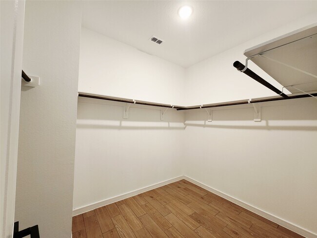 Building Photo - 8430 Bay Rdg Cir