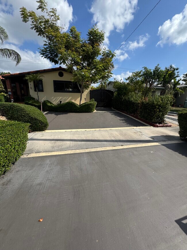Building Photo - 8501 SW 16th Ter