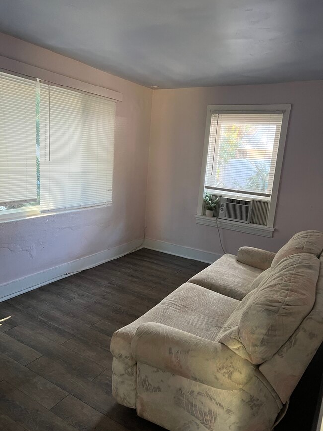 Building Photo - 1516 Carmel Ave