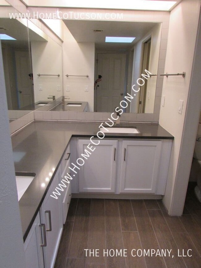 Building Photo - 3668 N Royal Prince Ct