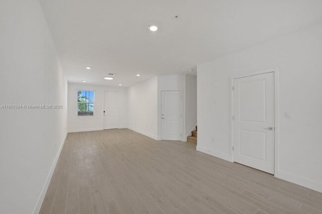 Building Photo - 133 SW 171st Ave