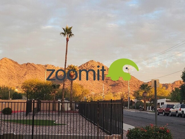 Building Photo - Cute 2 bedroom 2 bath condo in gated community