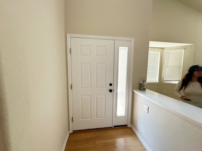 Building Photo - Bright, Spacious 2-Bedroom Home in Aurora with Room to Grow