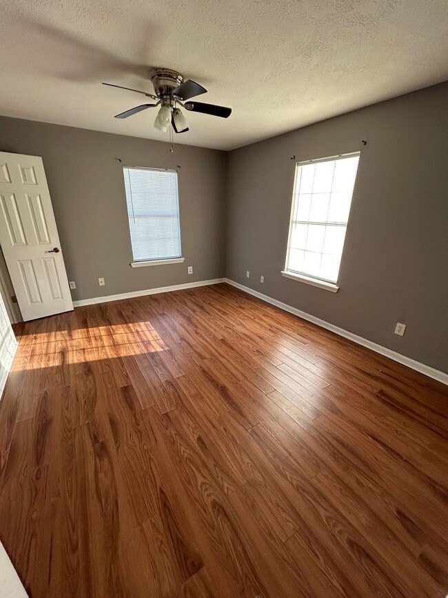 Building Photo - Apartment For Rent In Maplewood