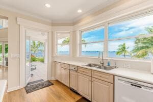 Building Photo - 901 SE Riverside Dr