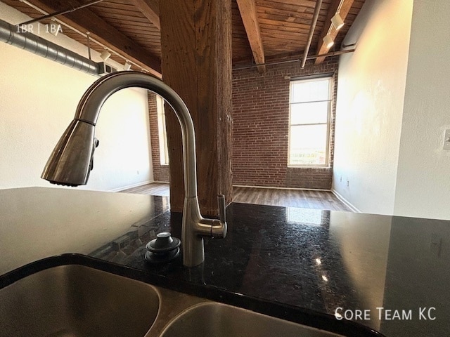 Building Photo - 202 W 5th St