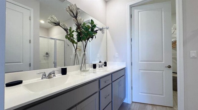 Building Photo - 5635 S Drive Cir