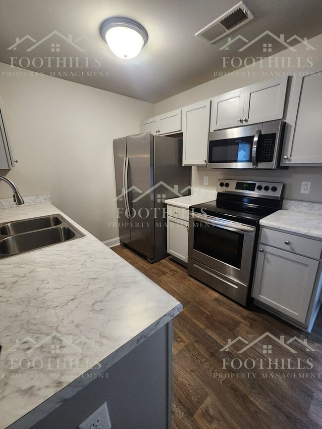 Building Photo - 104 David St