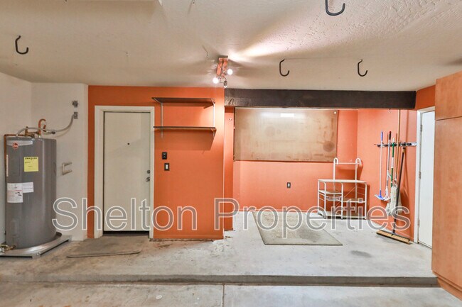 Building Photo - 2708 E Leonora St