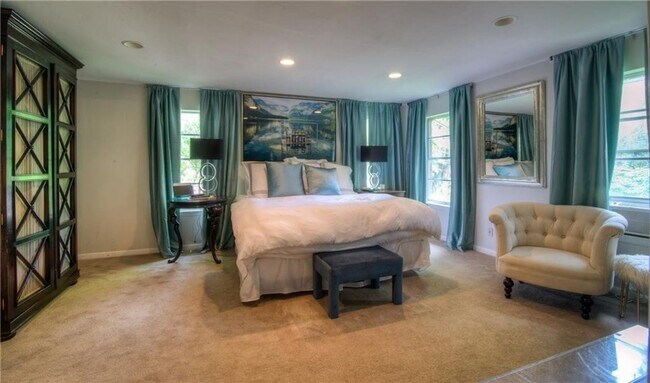 Building Photo - Tarrytown STUNNER!!!