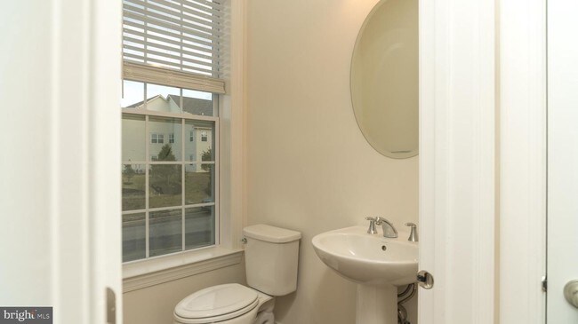 Building Photo - 2 PEACOCK Way