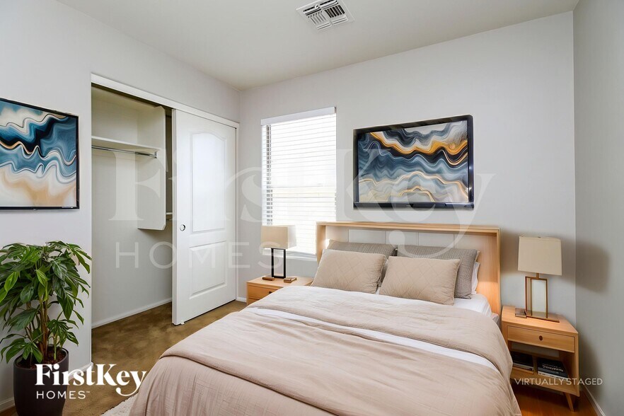 Building Photo - 1742 E Leslie Ave