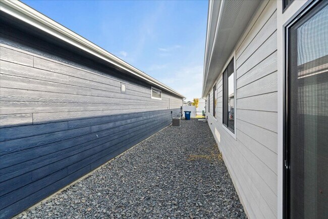 Building Photo - Single-Level Serenity: Your 3 Bedroom, 2 Bath Dream Home Awaits