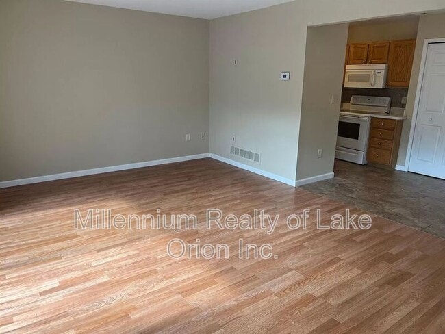 Building Photo - 50432 Bay Run S
