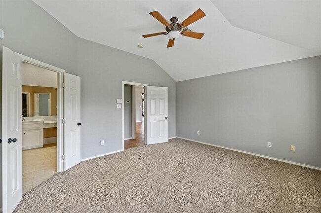 Building Photo - 3702 Glenhill Dr