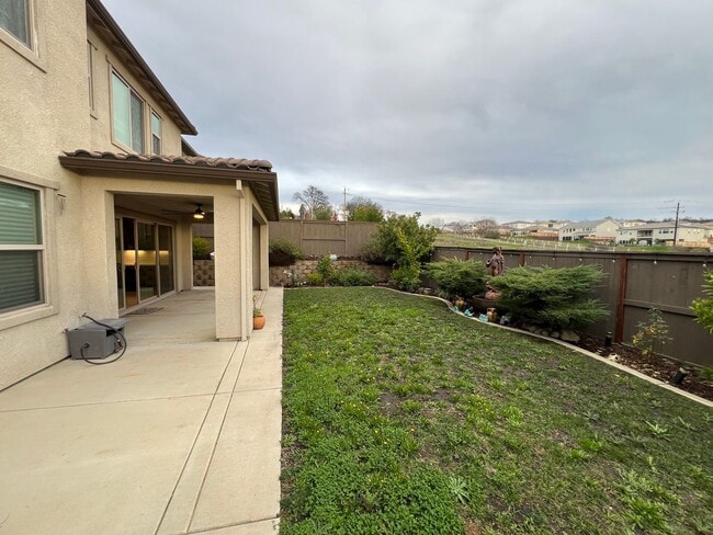 Building Photo - Beautiful Home With Large Primary Suite, Multiple Living Rooms, and more!