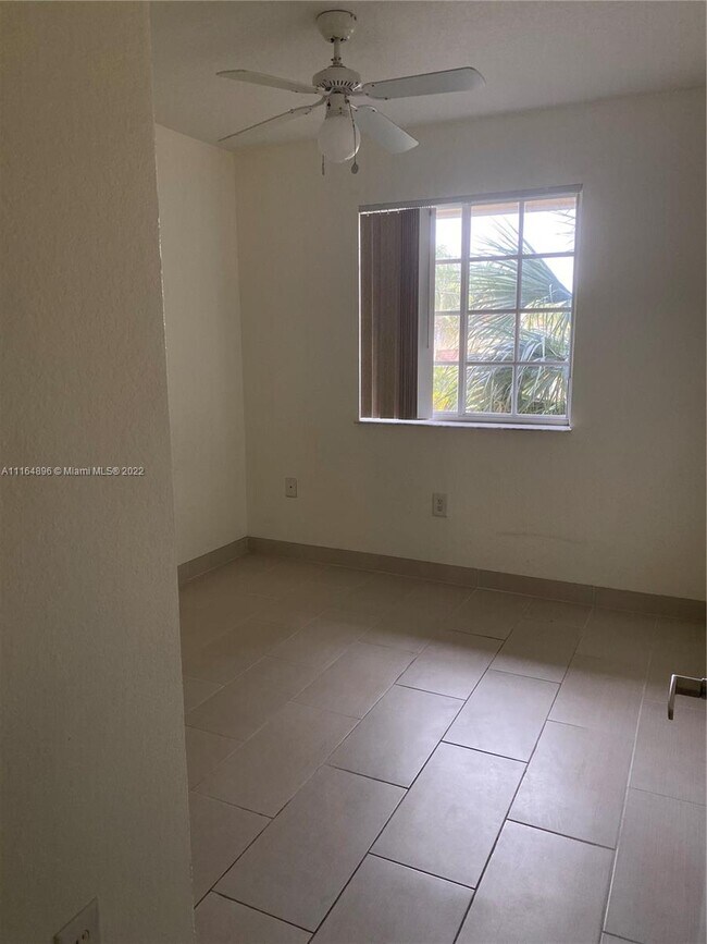Building Photo - 2032 NE 167th St  3-134 North Miami Beach ...