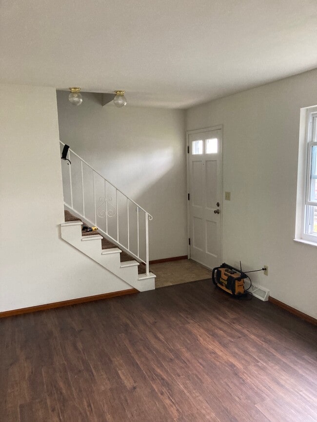 Building Photo - 27 Holly Dr