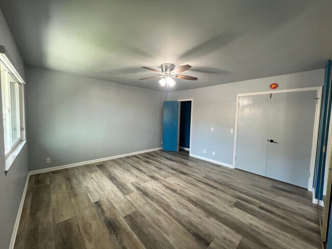 Building Photo - Garden Park Townhomes: 3 Bedroom 3 Bath At...