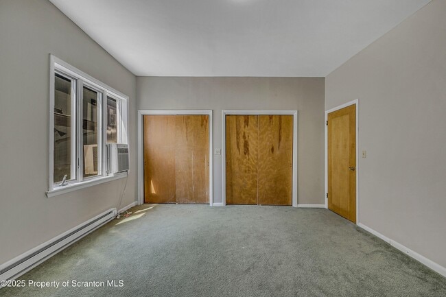 Building Photo - 637 Monroe Ave