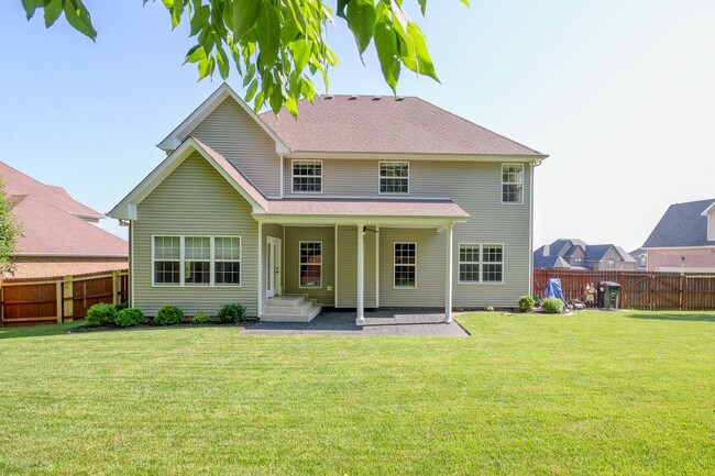 Building Photo - Four Bedroom with Bonus!