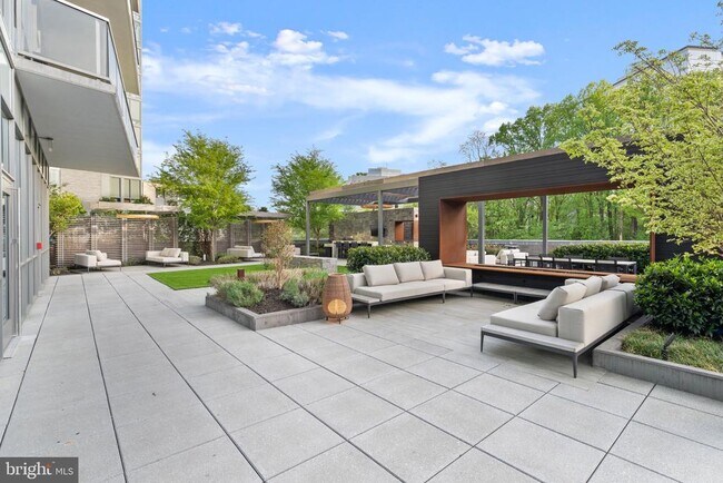 Building Photo - 7887 Jones Branch Dr