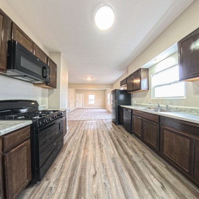 Building Photo - Updated 2-Bedroom Home in Marshalltown