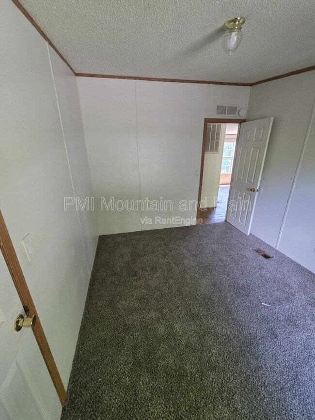 Building Photo - 15 Misty Mountain Way