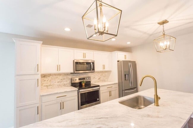 Building Photo - 952 Auckland Ave