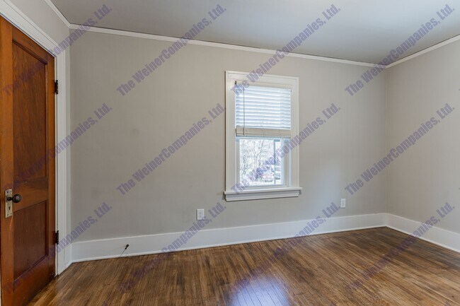 Building Photo - 606 W White St