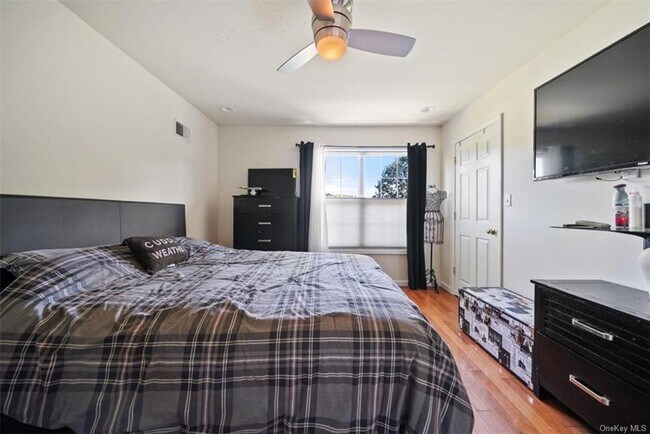 Building Photo - 10 Silas Seaman St