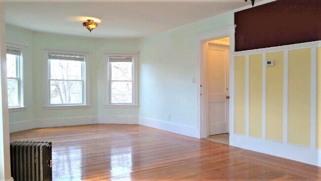 Building Photo - 7 Grand St