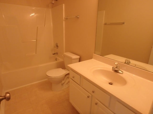 Building Photo - 8 Clarence Ln