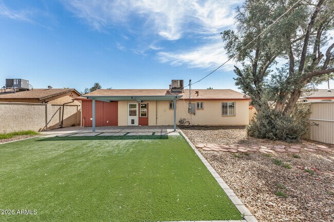 Building Photo - 3234 E Friess Dr