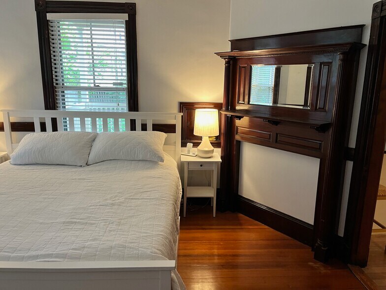 Building Photo - 119 Antrim St