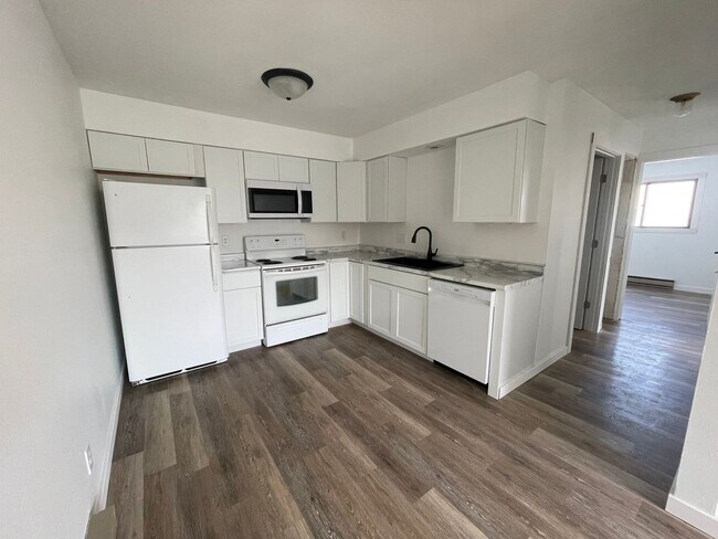 Building Photo - 915 Genrich St