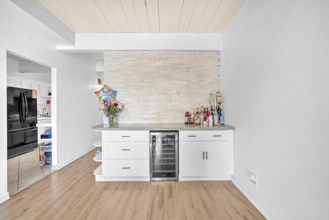 Building Photo - 740 E Coco Plum Cir
