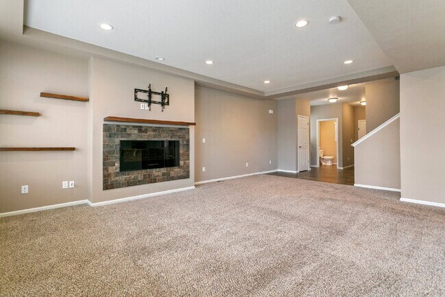 Building Photo - Spacious Banning Lewis Home with Finished ...