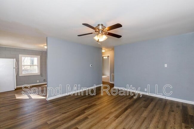 Building Photo - 717 Woodland Rd