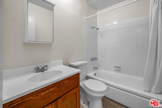 Building Photo - 4956 Romaine St