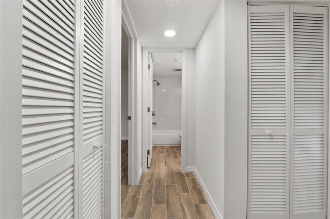 Building Photo - 1301 Emerald Terrace