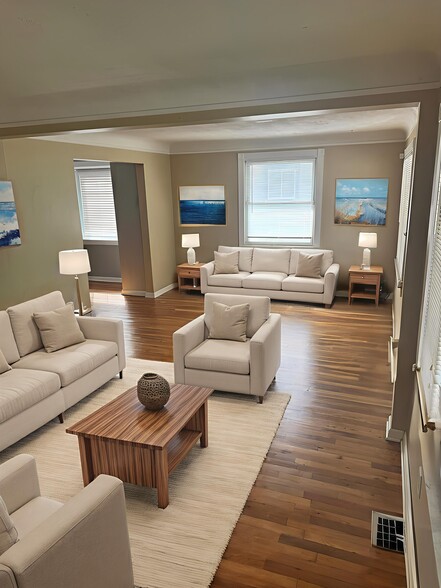 Building Photo - 1525 Wyandotte Ave