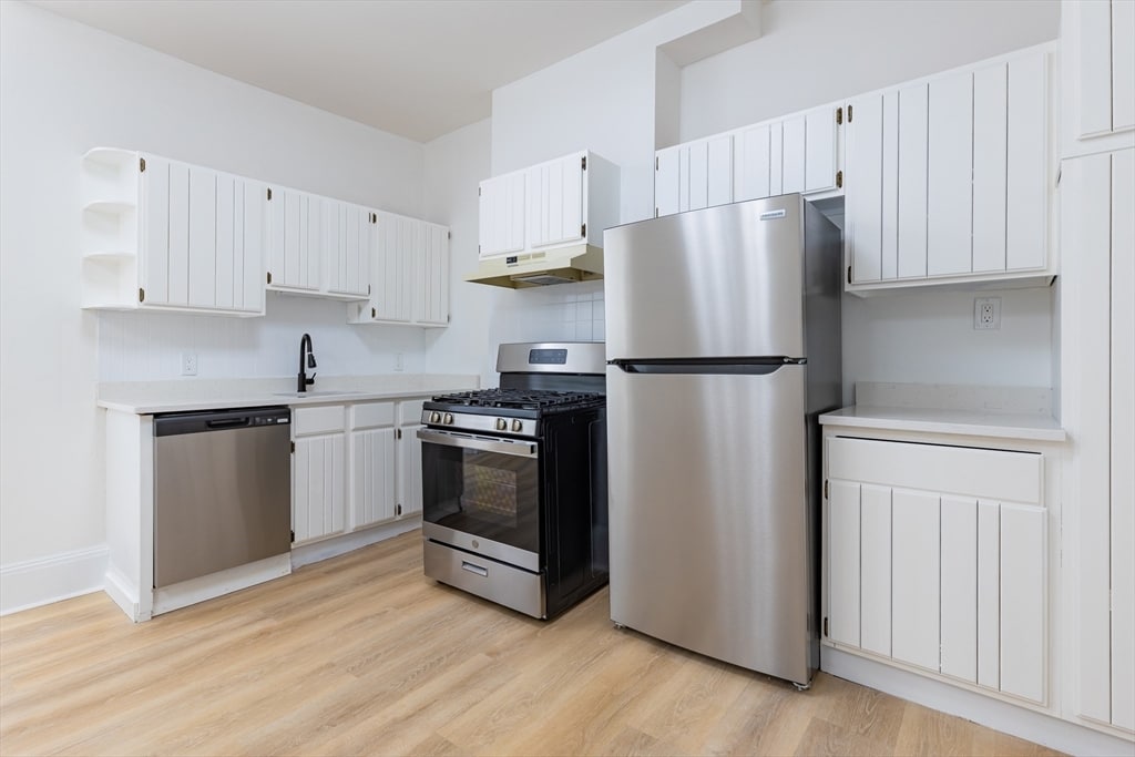 Building Photo - 595 E 5th St