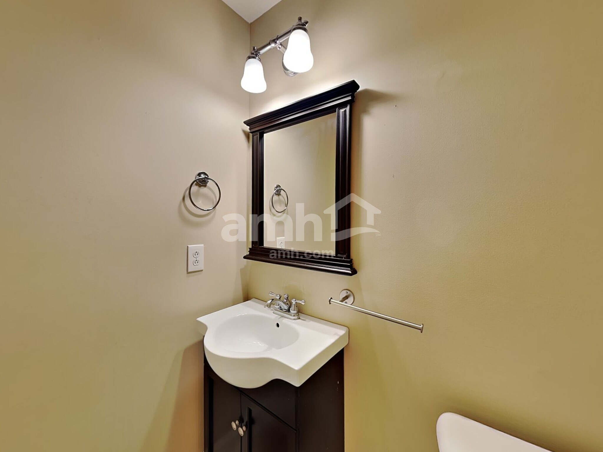 Building Photo - 1068 Blairfield Dr