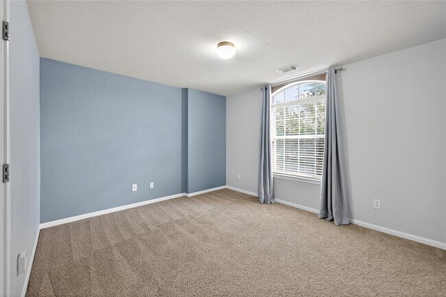 Building Photo - 15512 Interlachen Dr